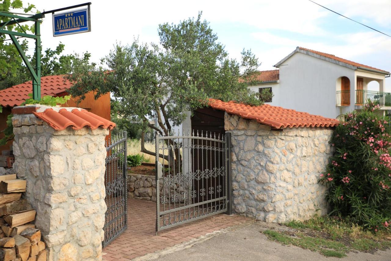 Apartmani Sarlija Pakoštane Εξωτερικό φωτογραφία
